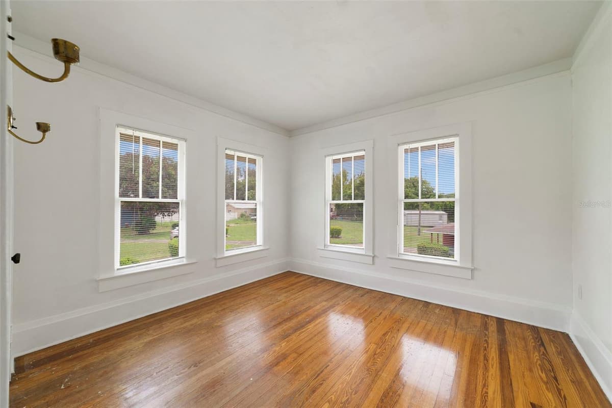 530 RIDGE AVENUE — photo 16 of 26