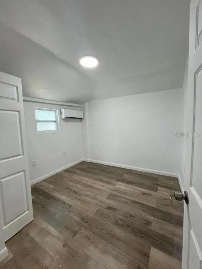 875 LAKE SHORE WAY — photo 14 of 24