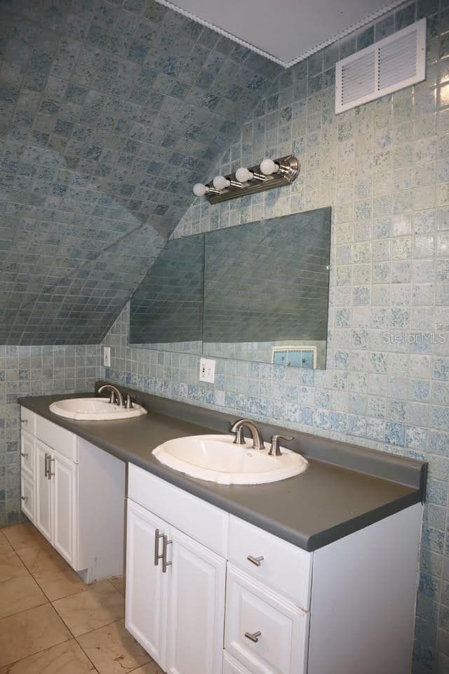 875 LAKE SHORE WAY — photo 7 of 24