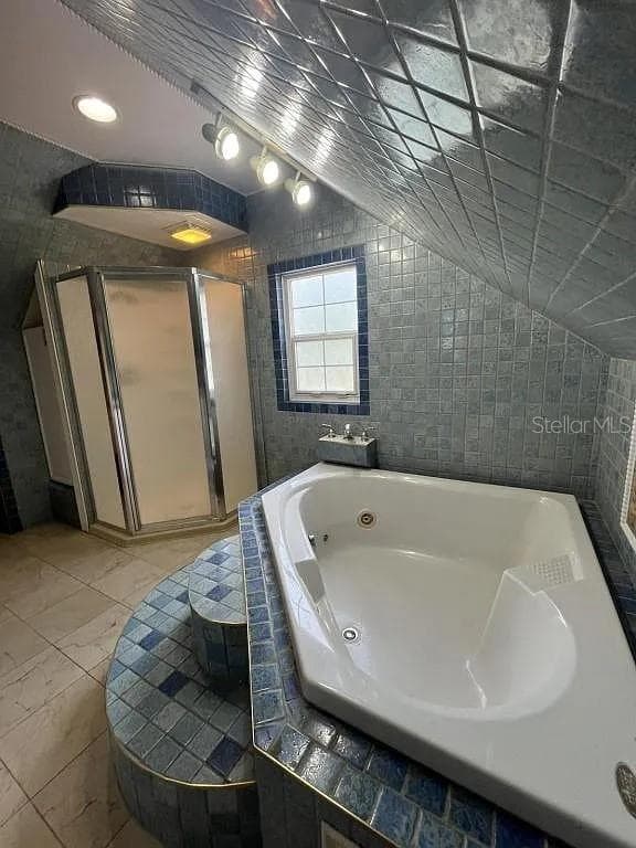 875 LAKE SHORE WAY — photo 8 of 24
