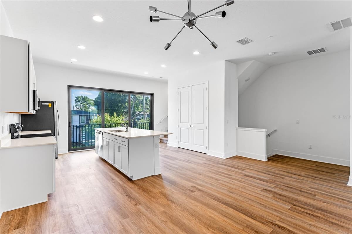42 HARDING STREET — photo 10 of 29