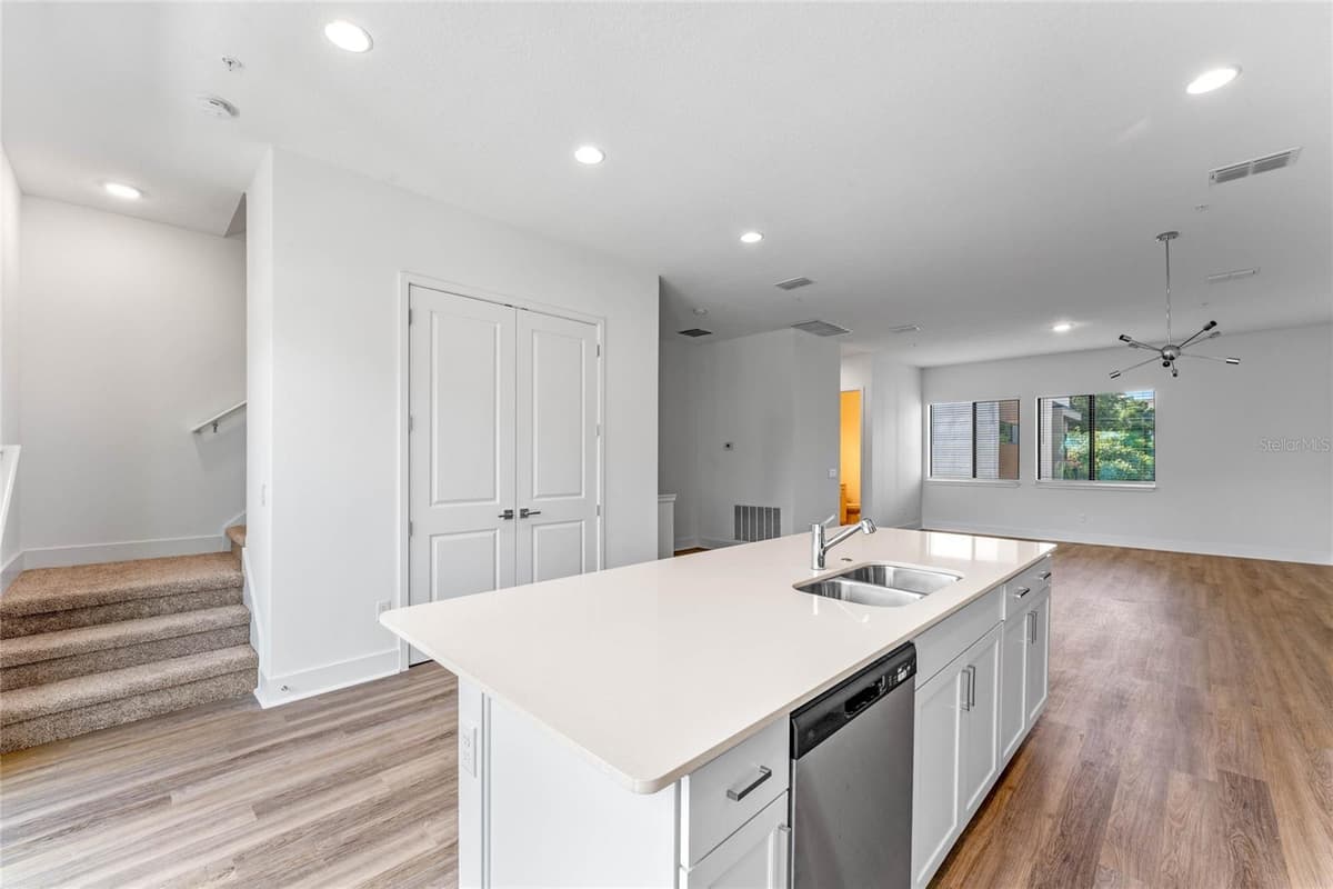 42 HARDING STREET — photo 13 of 29