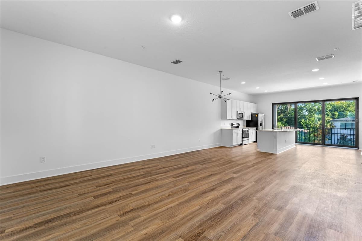 42 HARDING STREET — photo 8 of 29