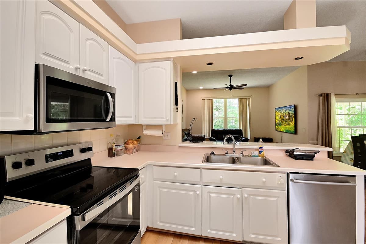 516 SUN LAKE DRIVE — photo 14 of 37