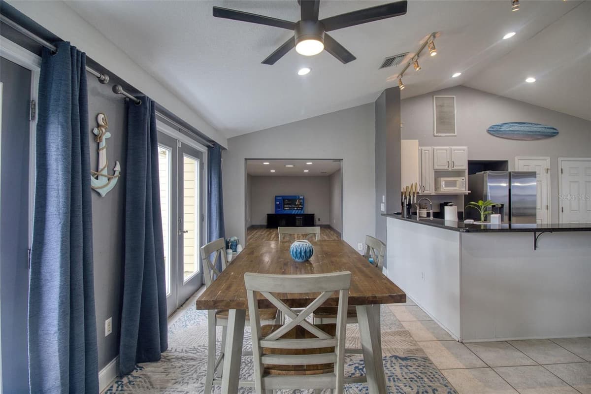 3652 WESTCHESTER DRIVE — photo 10 of 36