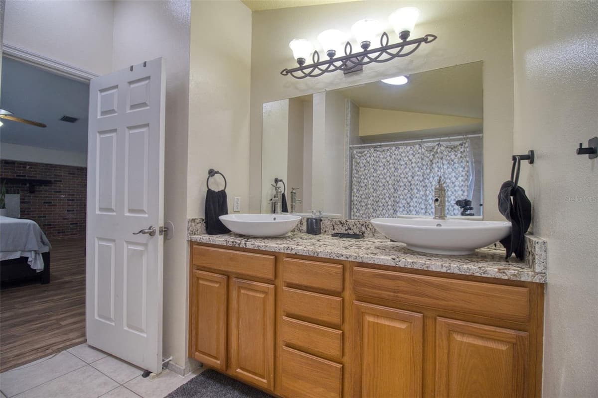 3652 WESTCHESTER DRIVE — photo 15 of 36