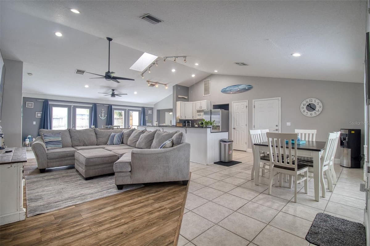 3652 WESTCHESTER DRIVE — photo 4 of 36