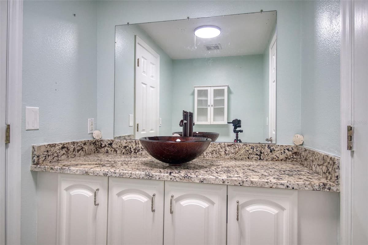 3652 WESTCHESTER DRIVE — photo 26 of 36