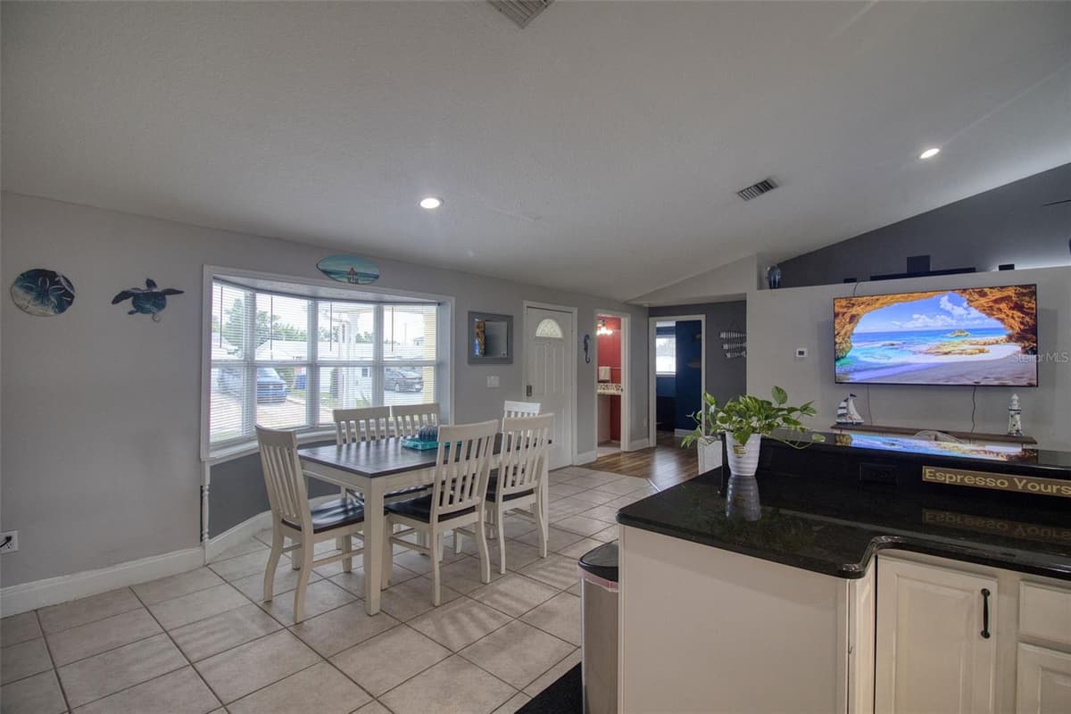 3652 WESTCHESTER DRIVE — photo 5 of 36