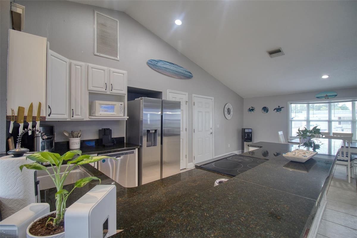 3652 WESTCHESTER DRIVE — photo 6 of 36