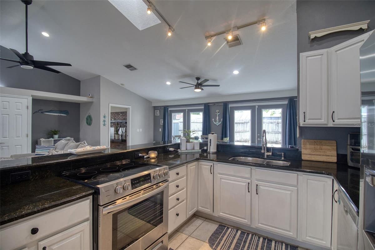 3652 WESTCHESTER DRIVE — photo 8 of 36