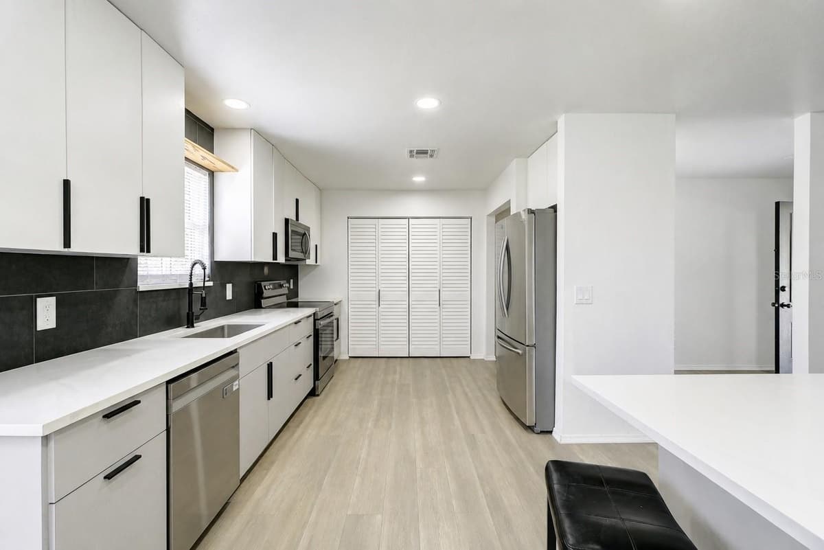 1416 WELLS AVENUE — photo 10 of 13