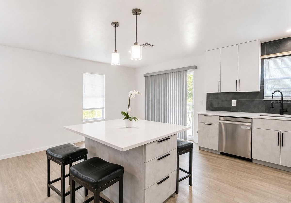 1416 WELLS AVENUE — photo 11 of 13