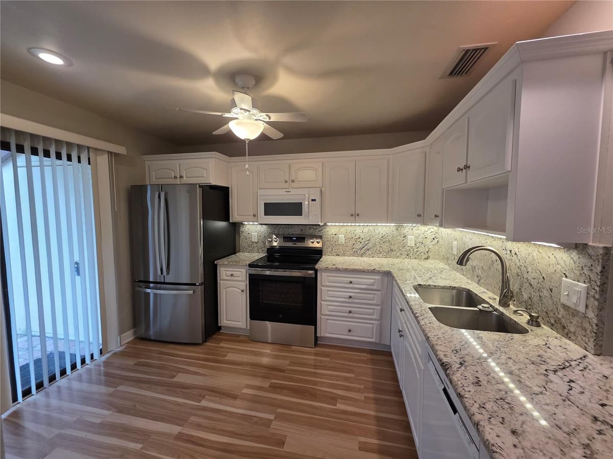 4045 BLUFF OAK COURT — photo 6 of 29