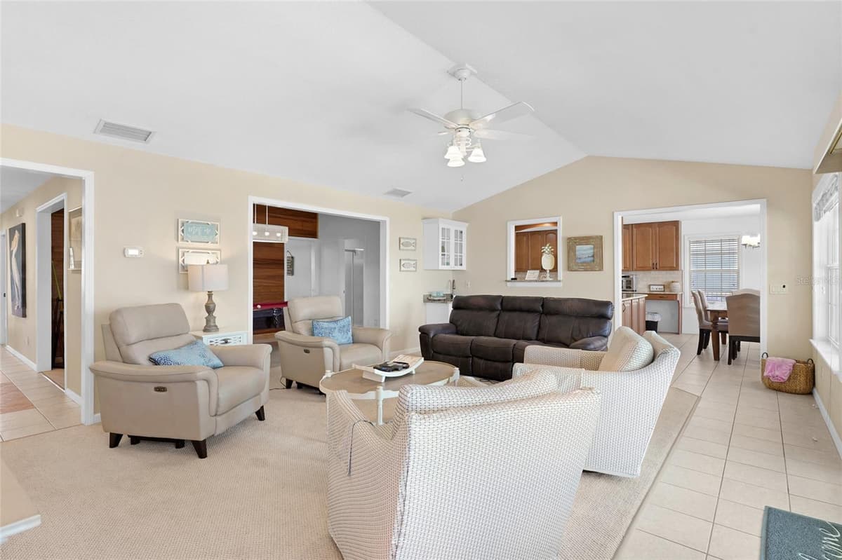 7101 MIDDLETON AVENUE — photo 11 of 60