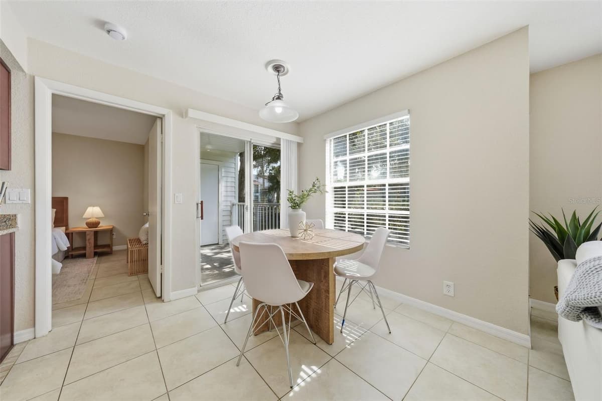 11526 WESTWOOD BOULEVARD — photo 16 of 38