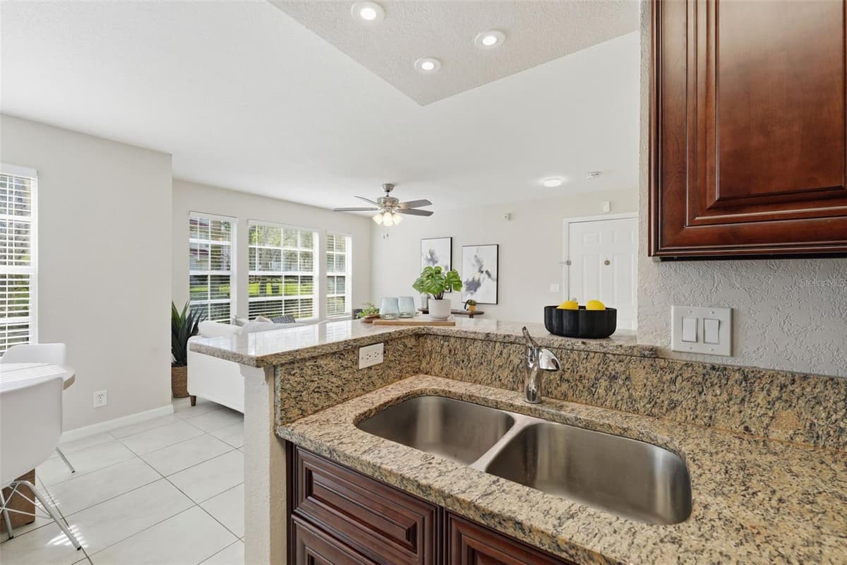 11526 WESTWOOD BOULEVARD — photo 10 of 38