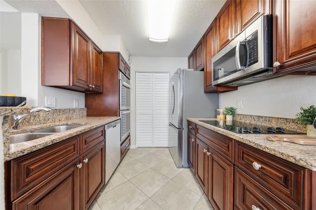 11526 WESTWOOD BOULEVARD — photo 12 of 38