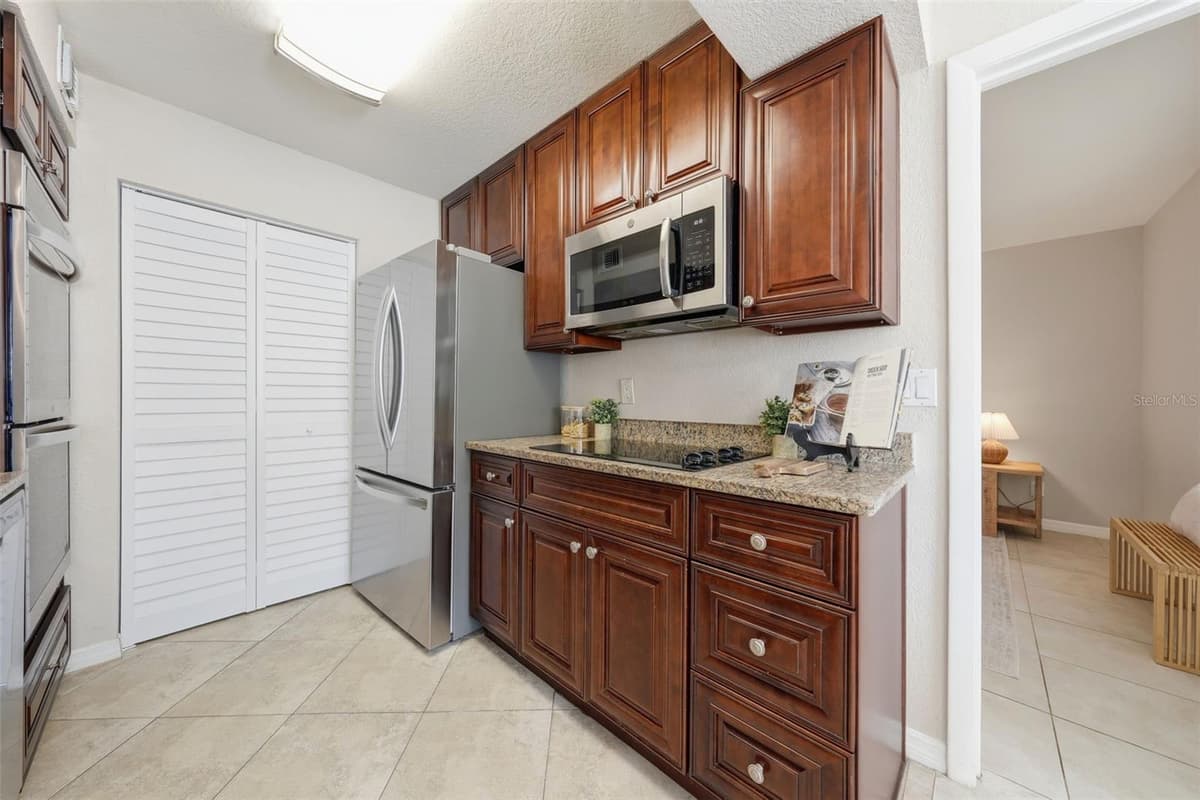 11526 WESTWOOD BOULEVARD — photo 15 of 38