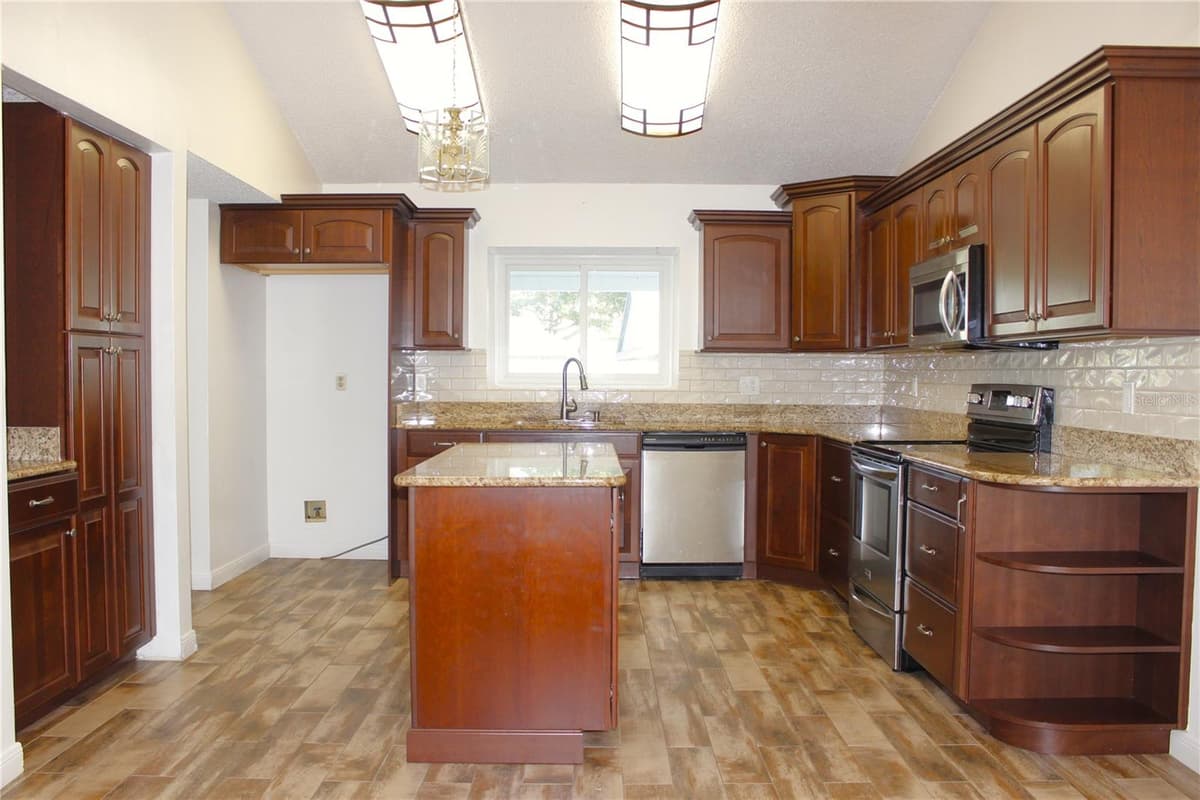 1913 FIRETHORN COURT — photo 5 of 58