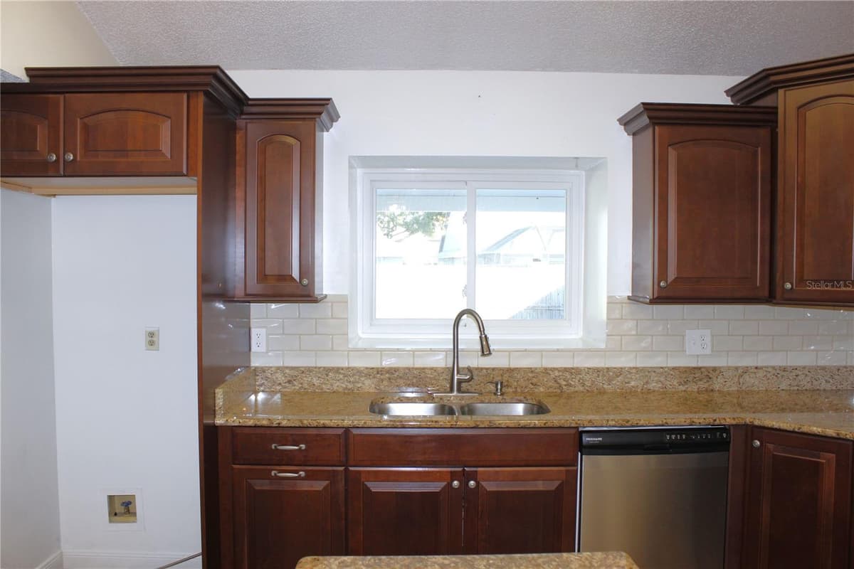 1913 FIRETHORN COURT — photo 10 of 58