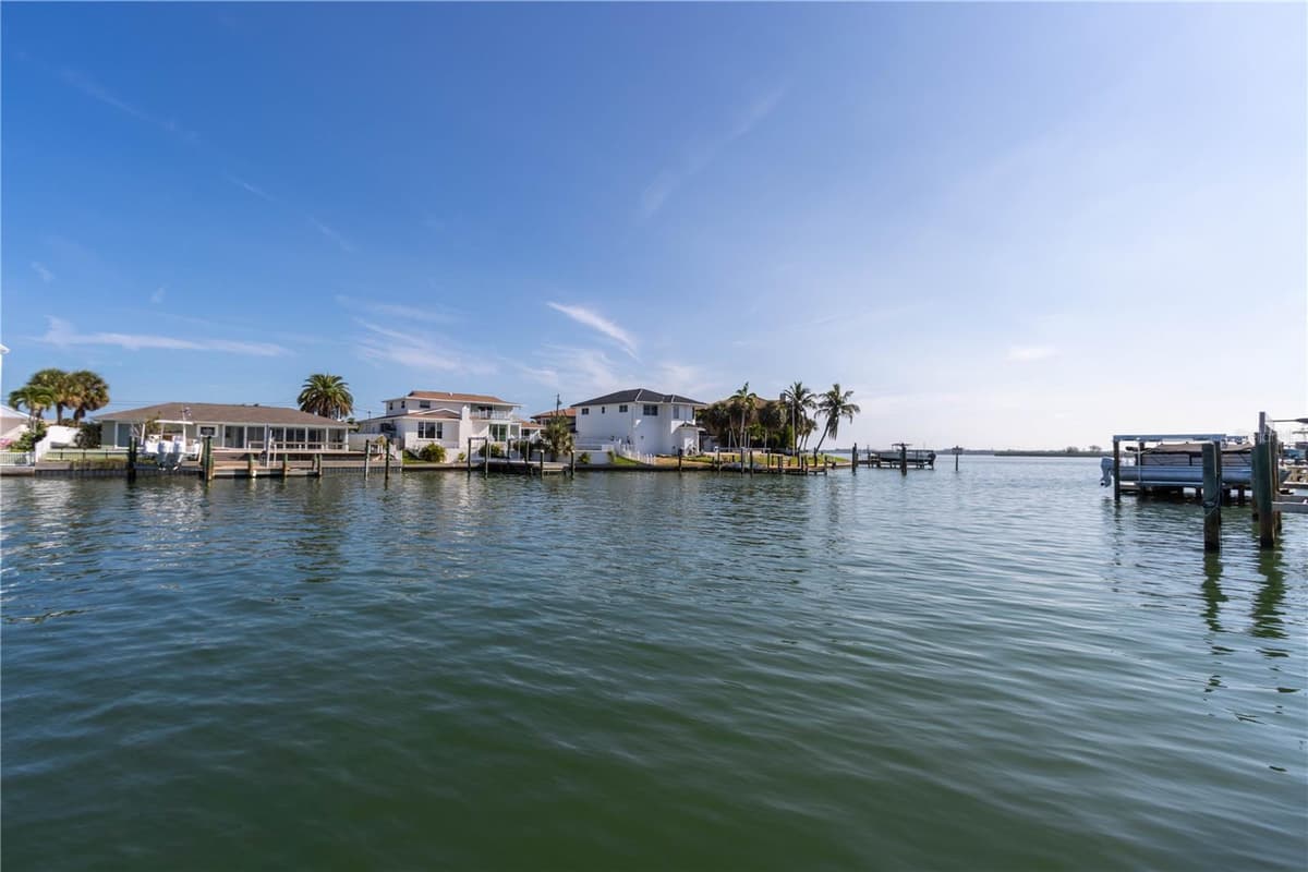 440 PALM ISLAND — photo 3 of 62