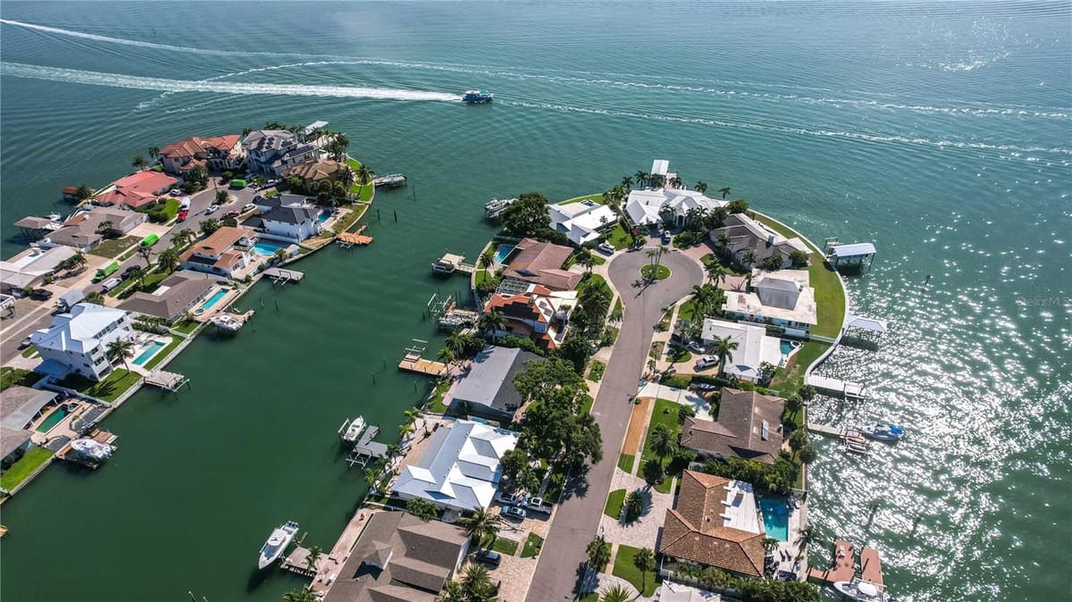 440 PALM ISLAND — photo 4 of 62