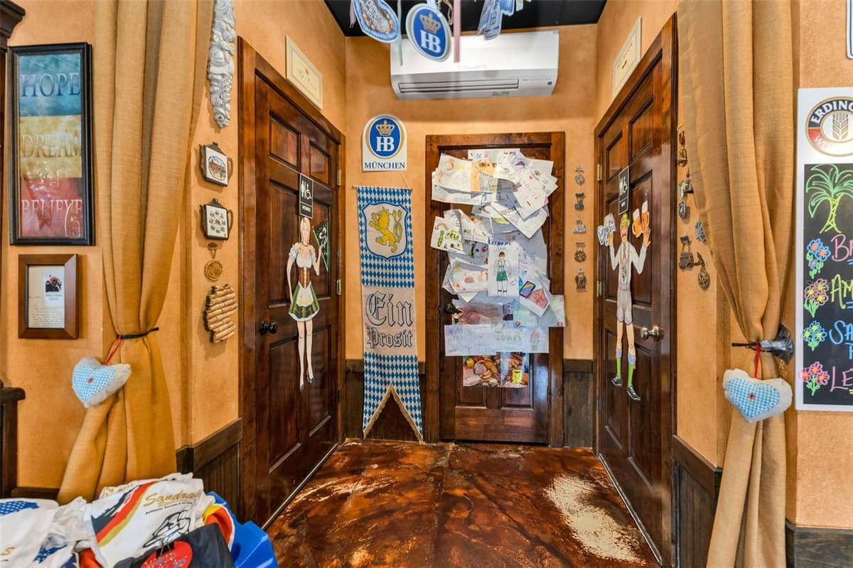 111 OLYMPIA AVENUE — photo 13 of 24