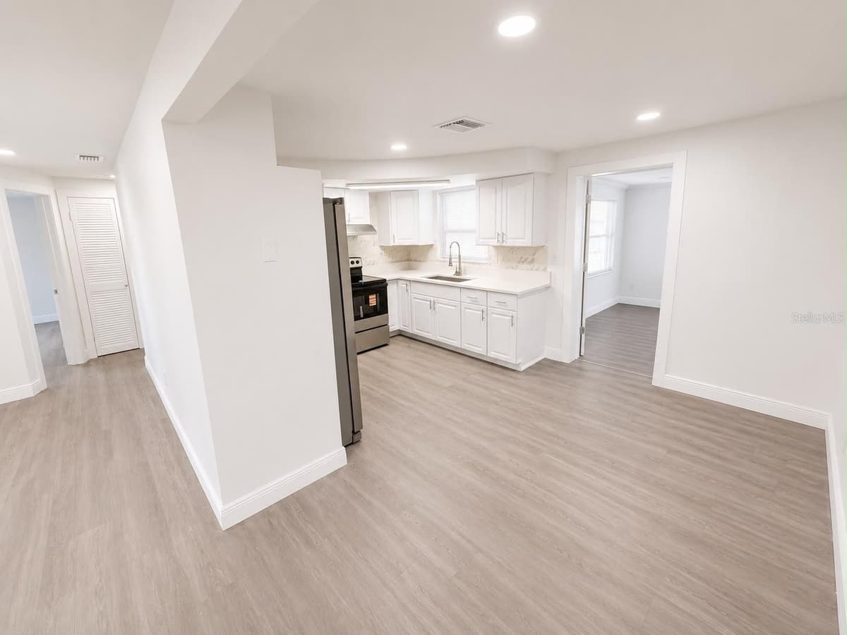 4116 OAKFIELD AVENUE — photo 3 of 20