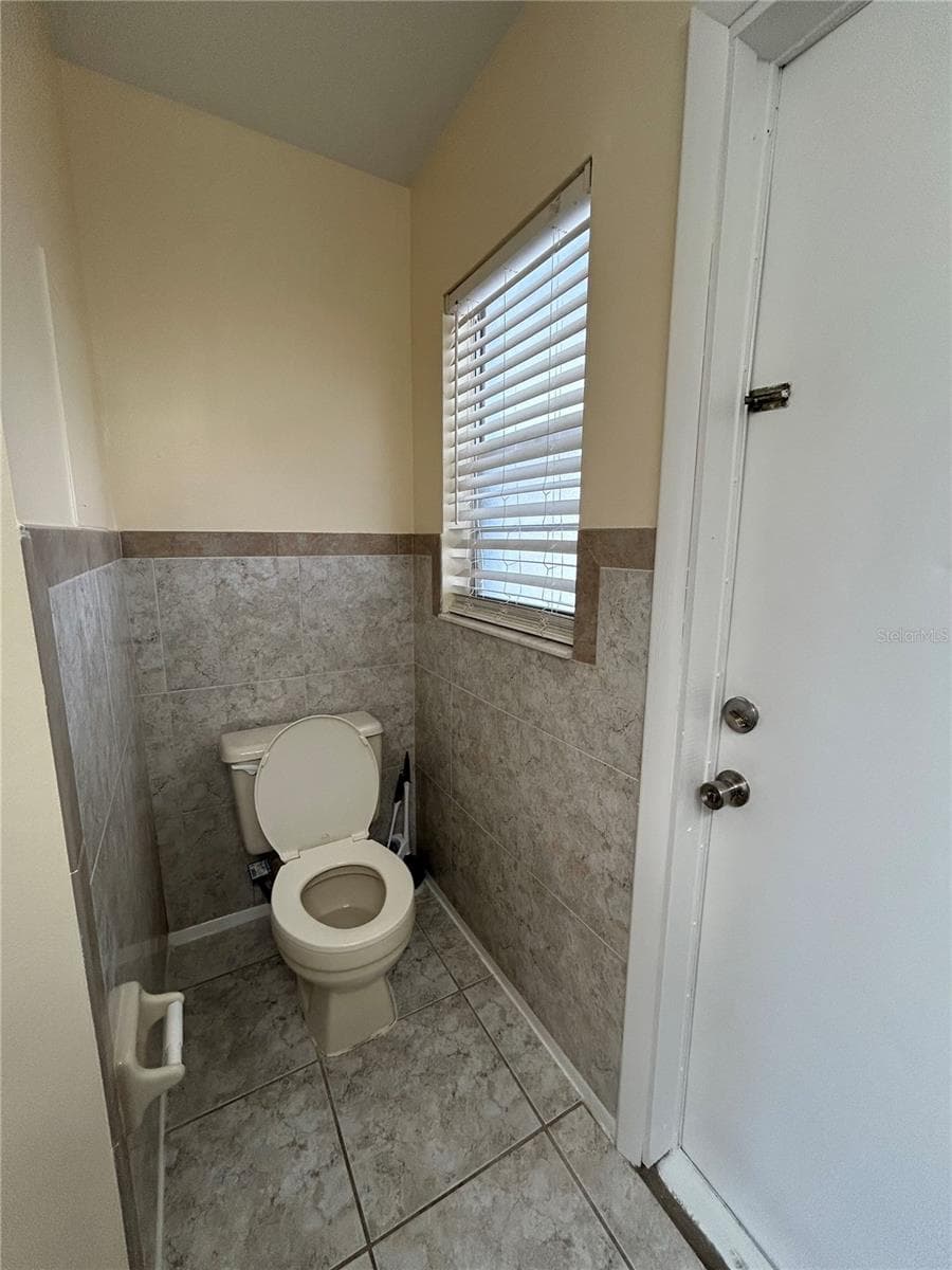 1090 JASON RIDGE COURT — photo 11 of 33