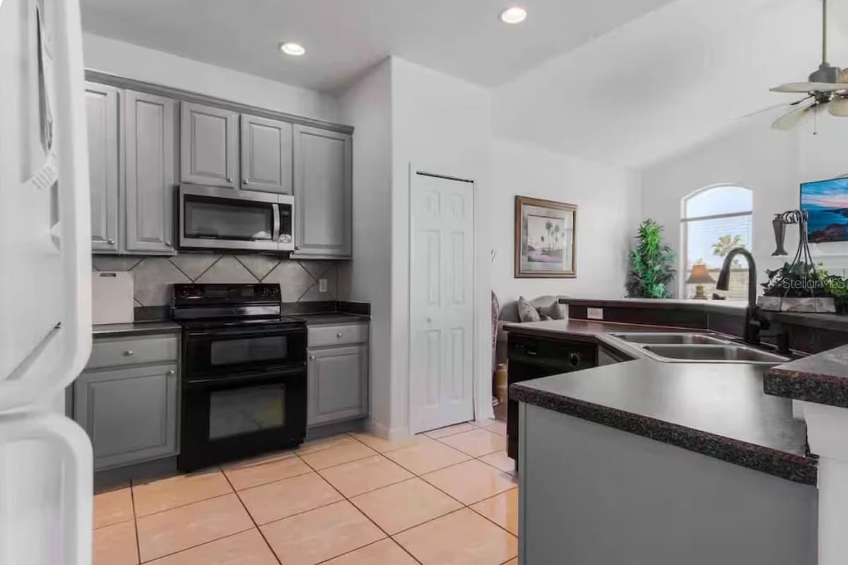 943 CORVINA DRIVE — photo 10 of 40