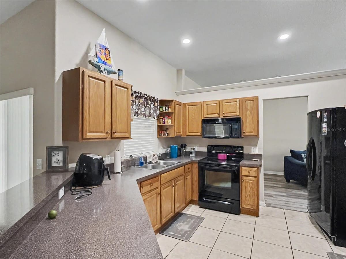 8155 WOODVINE CIRCLE — photo 6 of 22