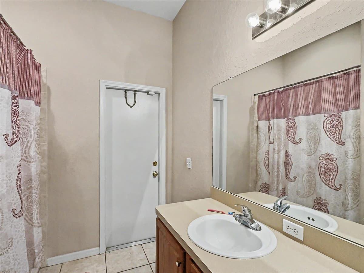 8155 WOODVINE CIRCLE — photo 10 of 22