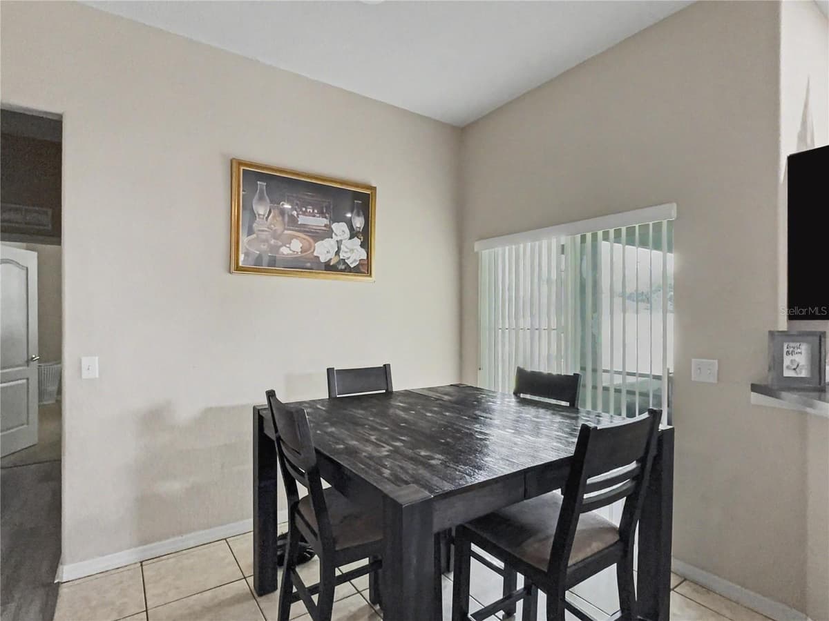 8155 WOODVINE CIRCLE — photo 9 of 22