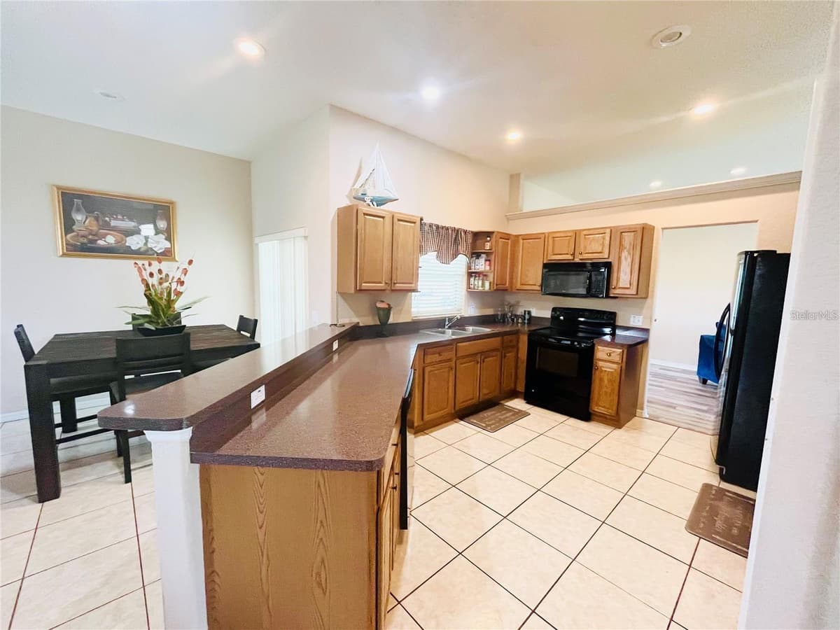 8155 WOODVINE CIRCLE — photo 7 of 22