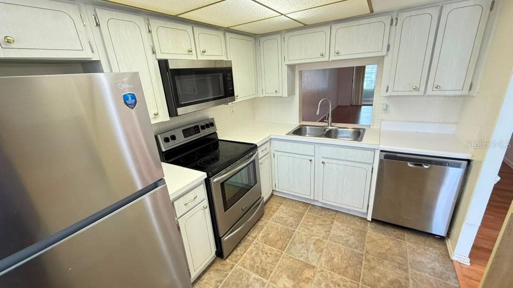 4248 TAMARGO DRIVE — photo 9 of 32