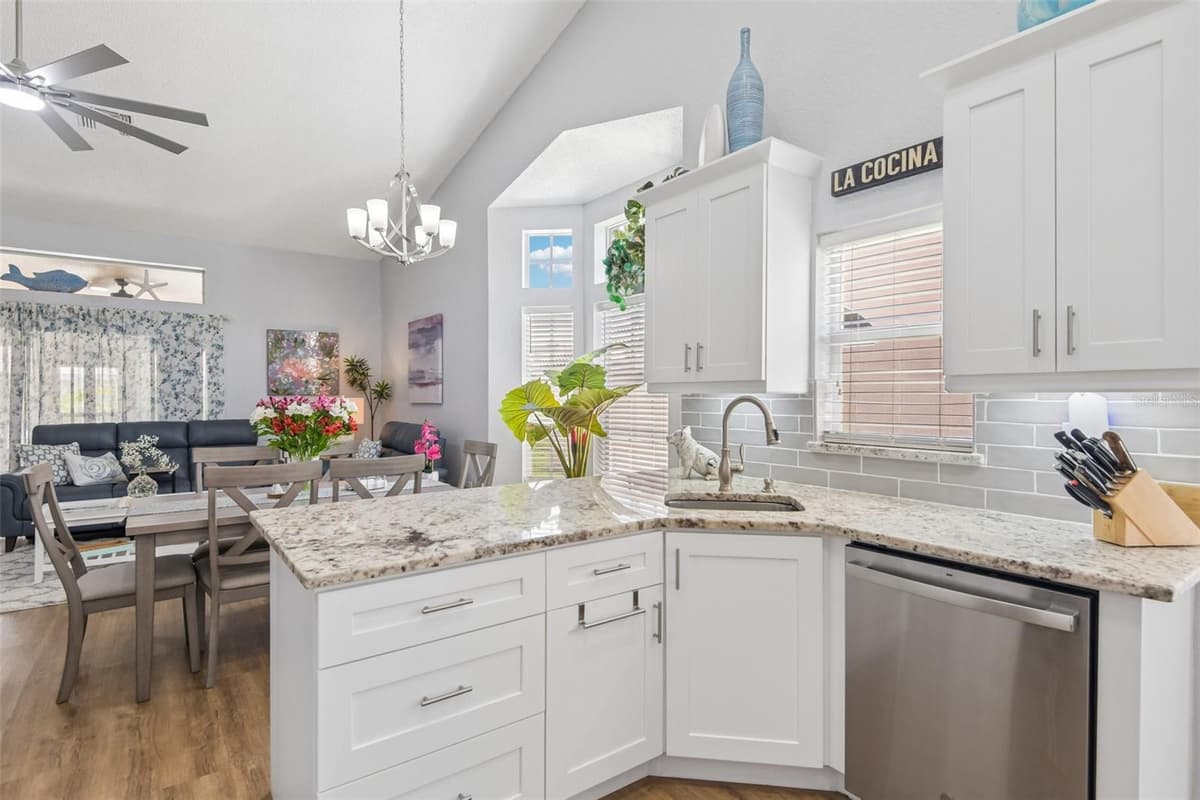 9330 NEW ORLEANS DRIVE — photo 16 of 42