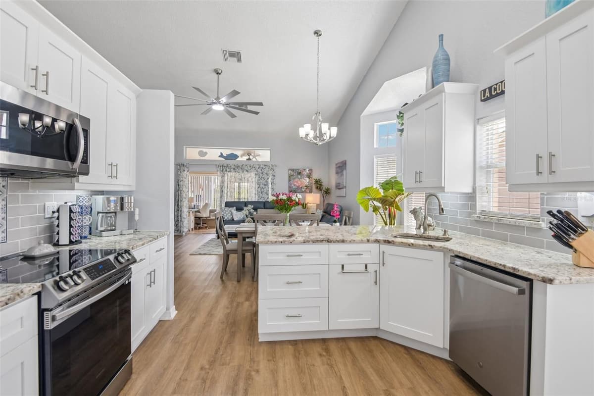 9330 NEW ORLEANS DRIVE — photo 14 of 42