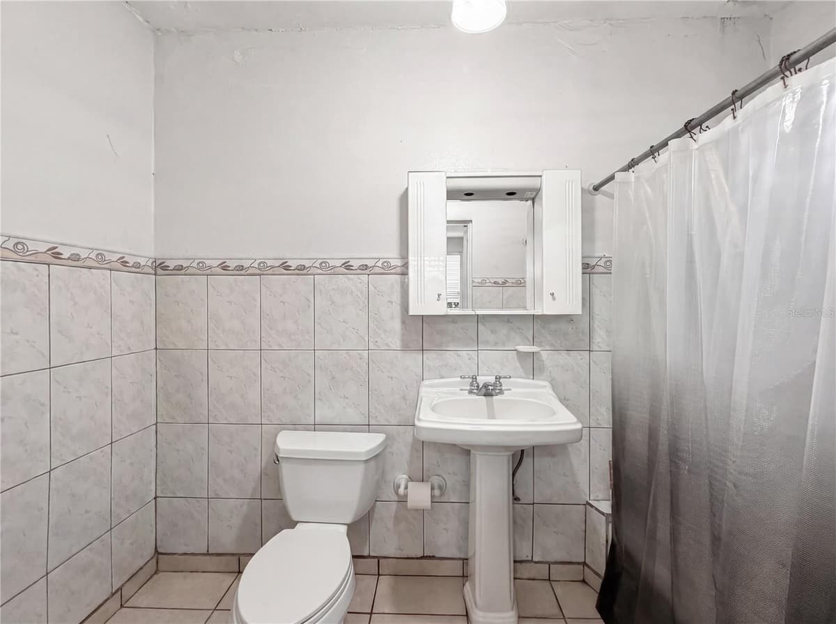187 ROMAGUERA STREET — photo 11 of 24