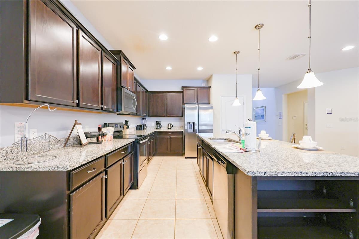 8812 MACAPA DRIVE — photo 16 of 90