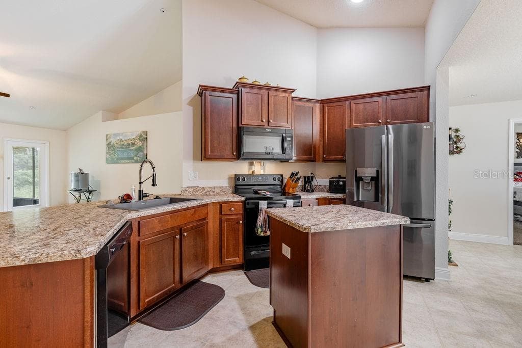 7830 SLOEWOOD DRIVE — photo 14 of 42