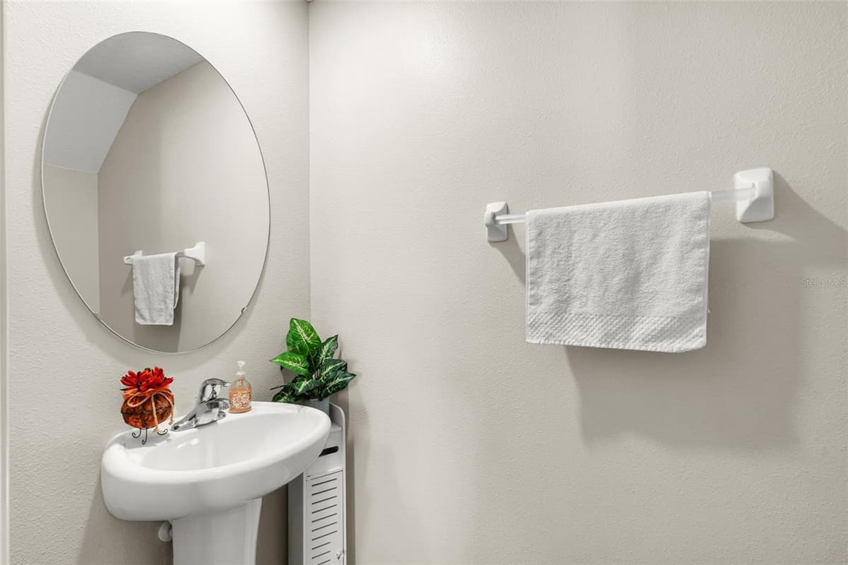 7201 SWEET ALYSSUM CT COURT — photo 14 of 54