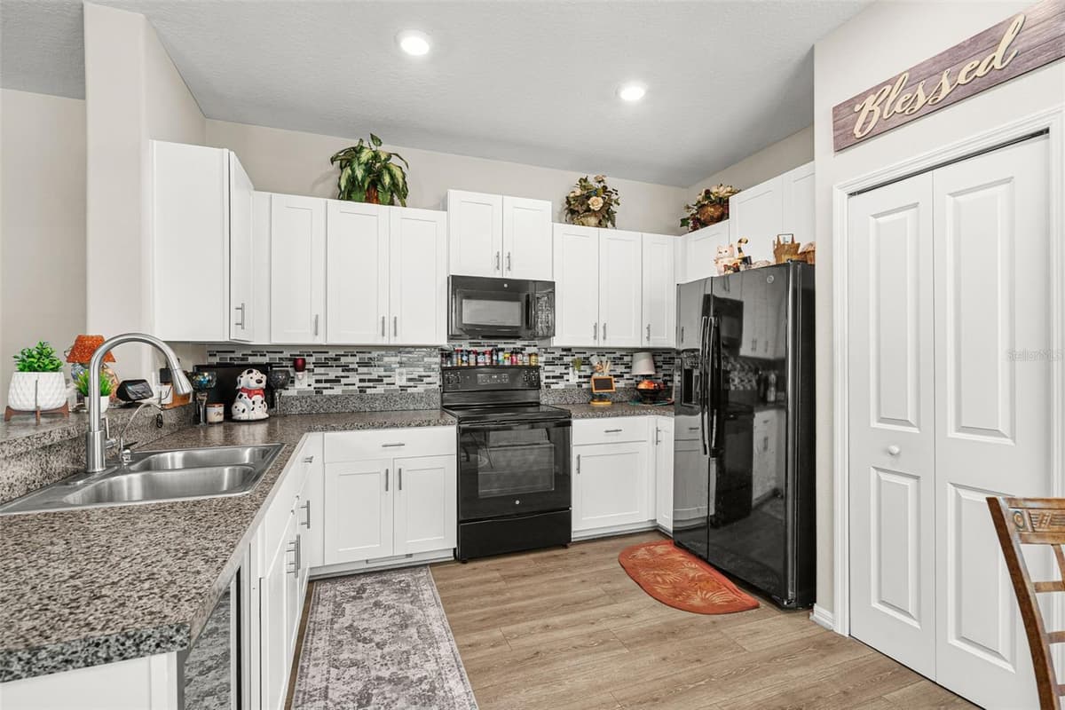 7201 SWEET ALYSSUM CT COURT — photo 21 of 54