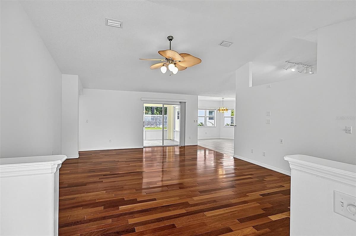 25 RYKEN LANE — photo 4 of 40