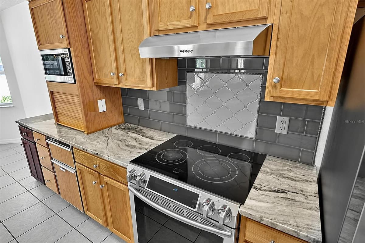 25 RYKEN LANE — photo 12 of 40