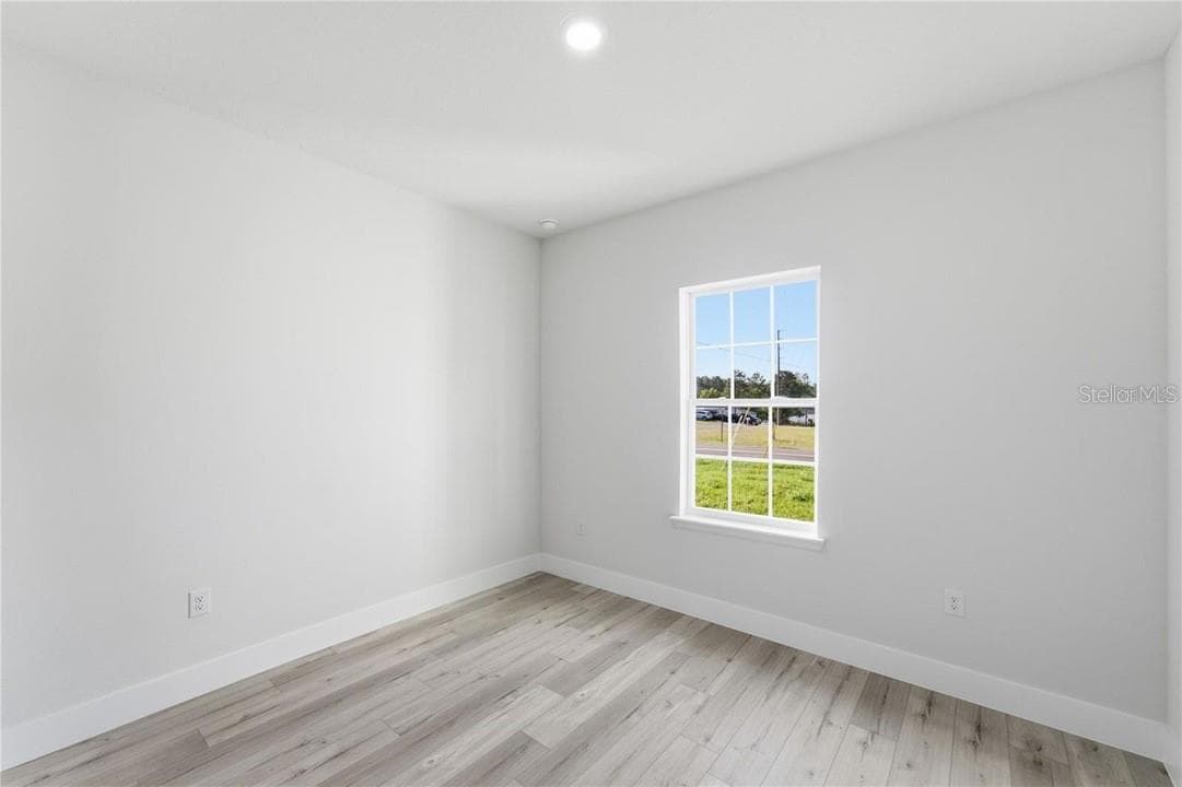 3286 CRANDON DRIVE — photo 29 of 36