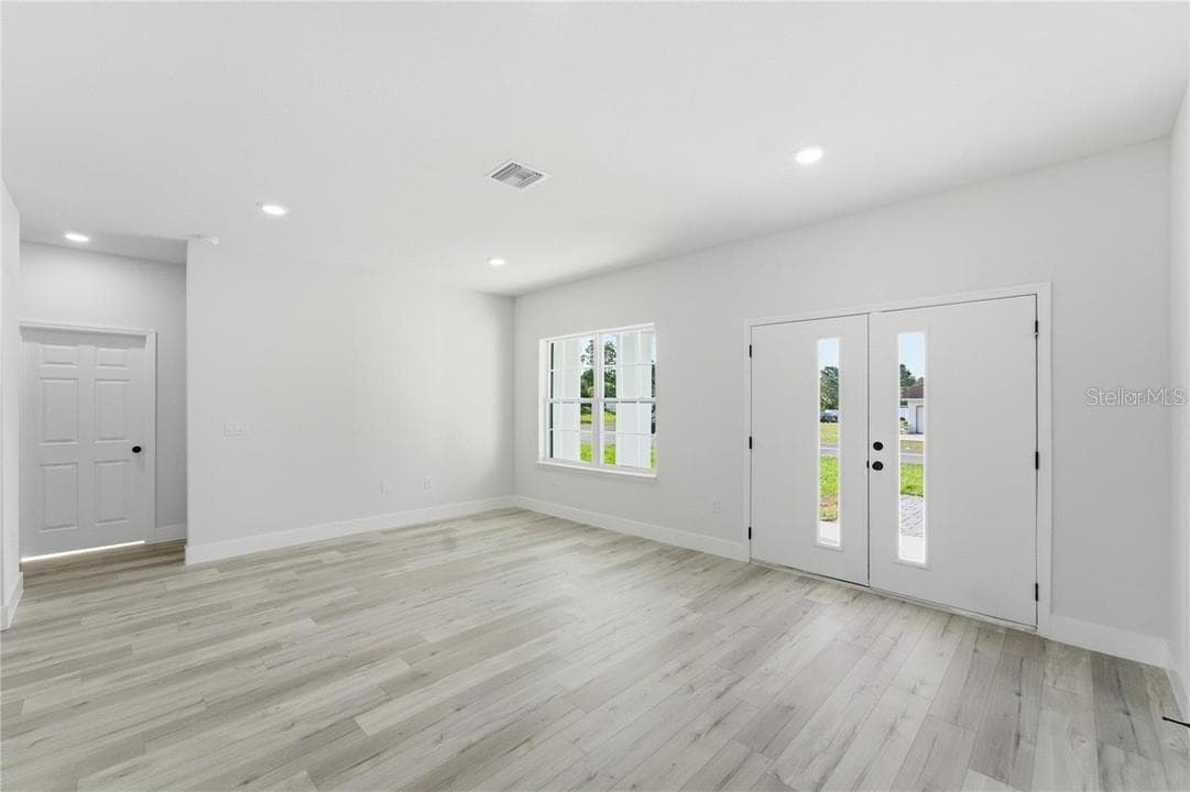 3286 CRANDON DRIVE — photo 16 of 36
