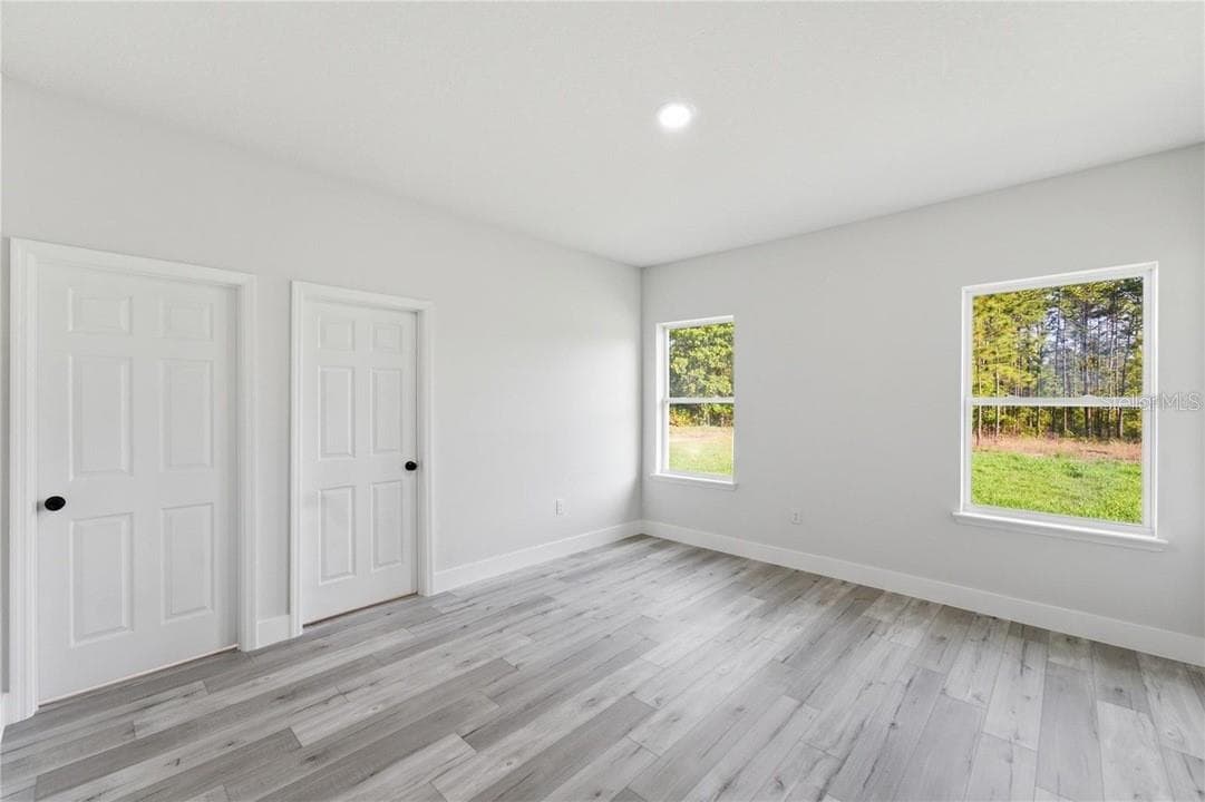 3286 CRANDON DRIVE — photo 32 of 36