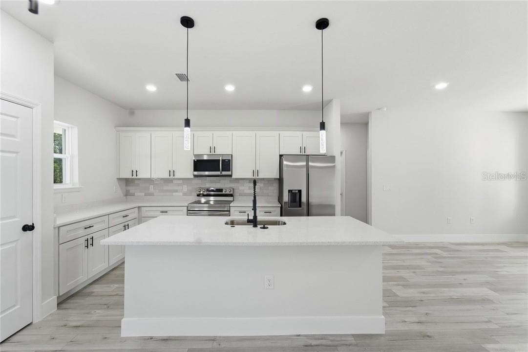 3286 CRANDON DRIVE — photo 14 of 36