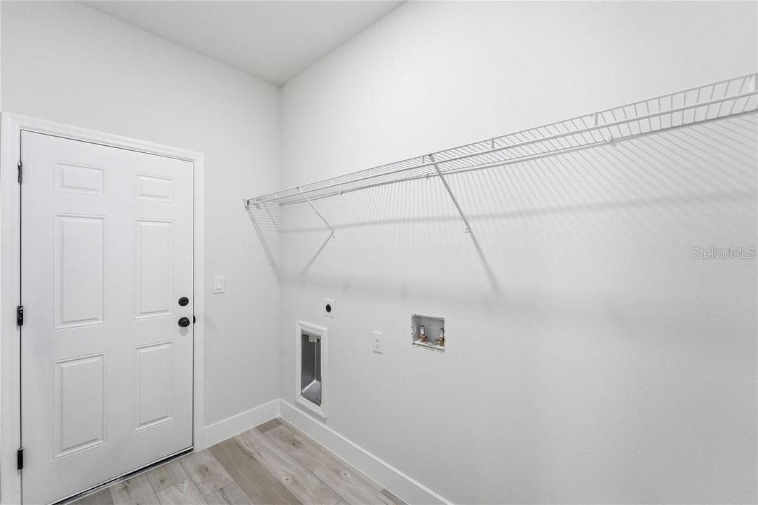 3286 CRANDON DRIVE — photo 24 of 36